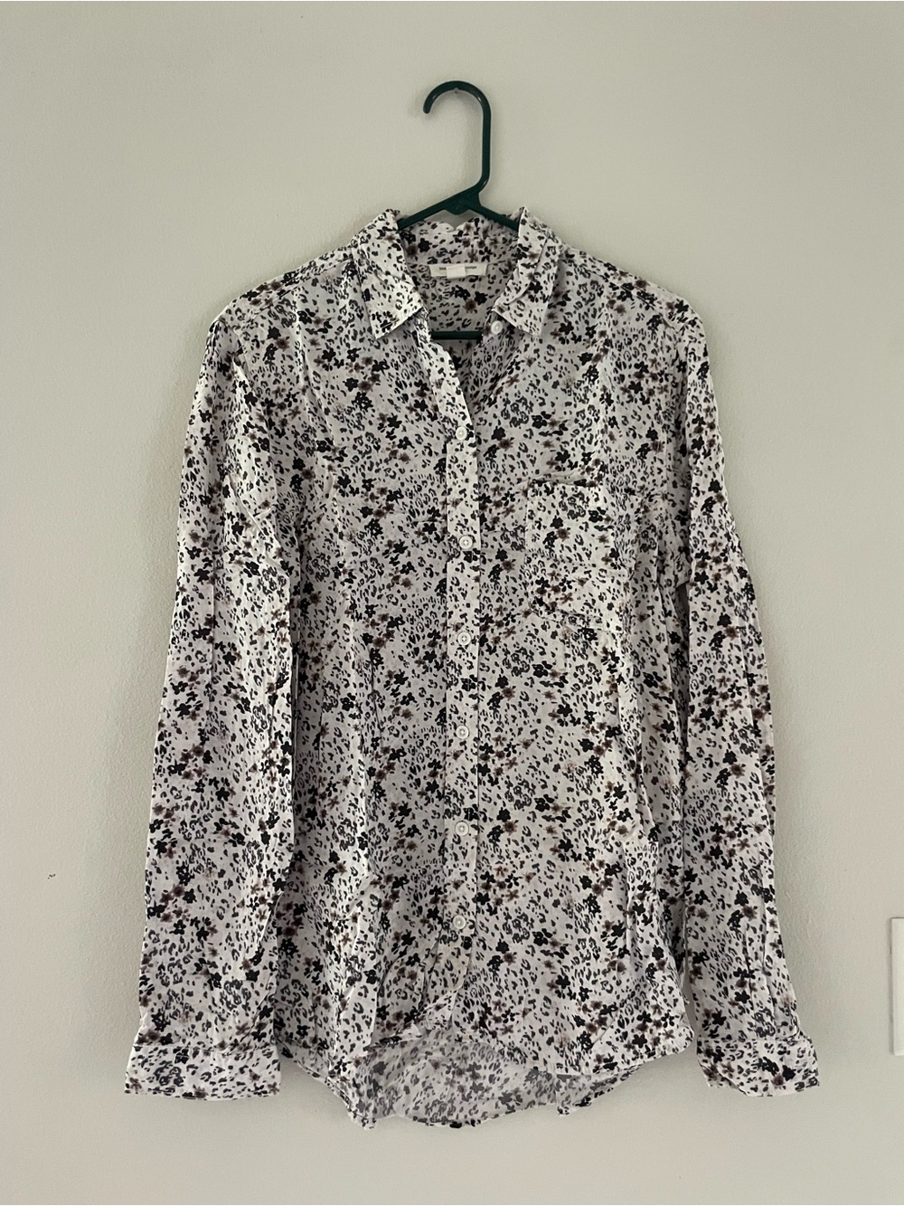 BeachLunchLounge White Blue & Grey Pattern Button-Down Shirt